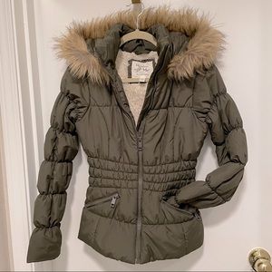 Cute army green puff coat with fur lined hood